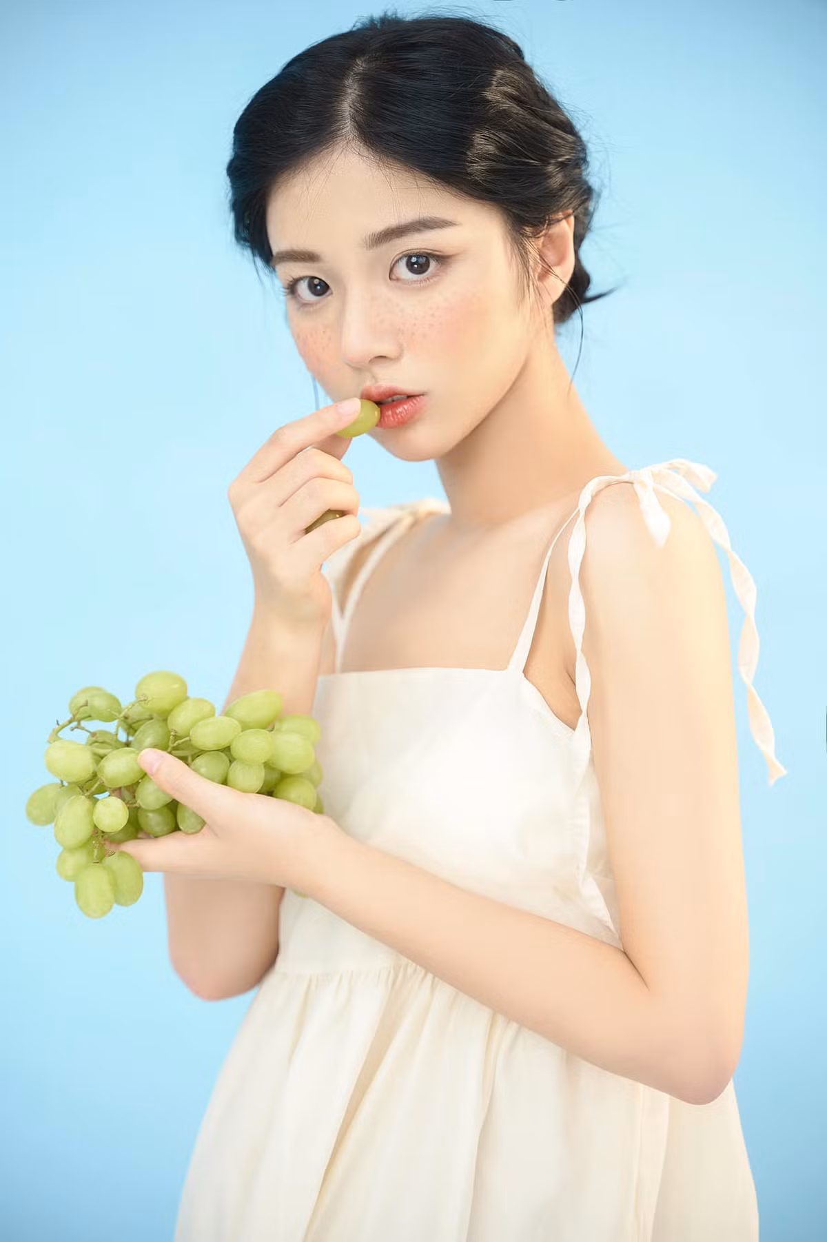 Hình ảnh đời thường của gái xinh Quảng Bình còn được một số trang báo quốc tế đăng tải.