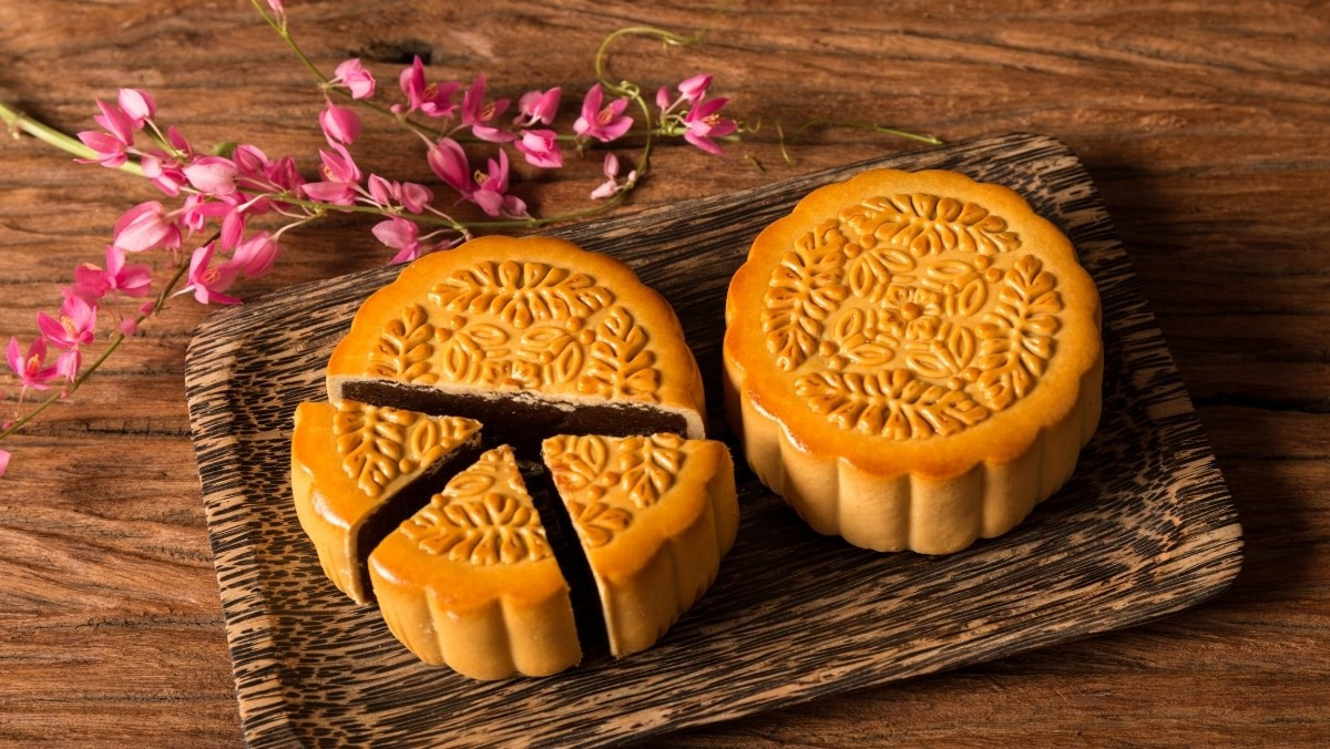 Chỉ còn vài ngày nữa là đến Tết Trung thu, ngoài việc rủ nhau ra đường chung vui cùng lũ trẻ, đi thăm ông bà, bố mẹ, thì không ít người chọn cách đón Trung thu ở nhà.