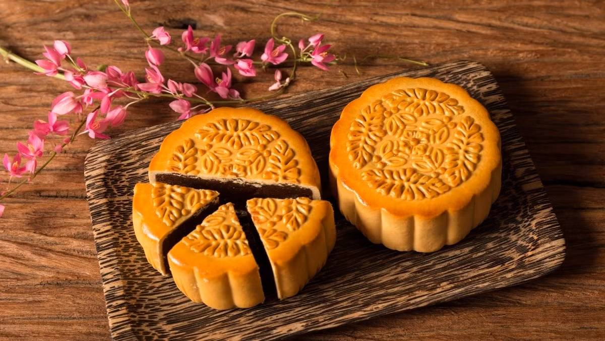 Chỉ còn vài ngày nữa là đến Tết Trung thu, ngoài việc rủ nhau ra đường chung vui cùng lũ trẻ, đi thăm ông bà, bố mẹ, thì không ít người chọn cách đón Trung thu ở nhà.