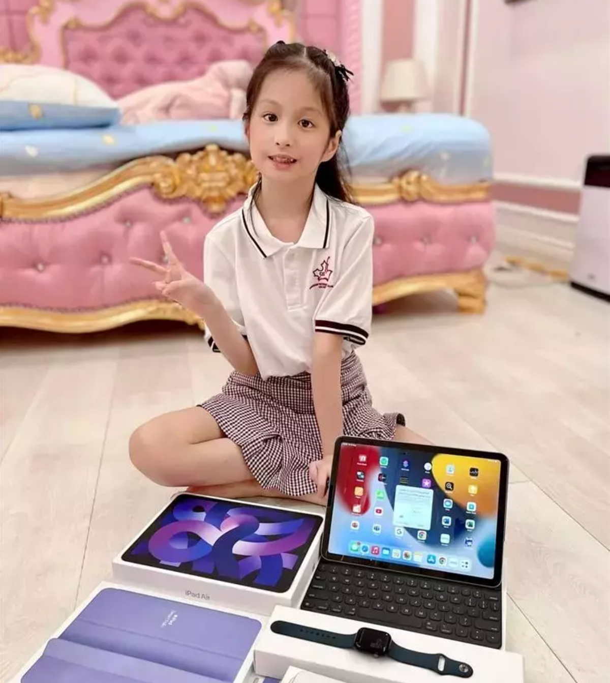 Sinh ra đã "ngậm thìa vàng" nên các con gái của Đoàn Di Băng có cuộc sống chuẩn rich kid từ bé.