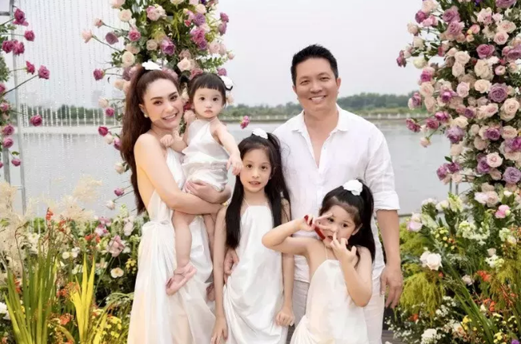 Từ trước đến nay vợ đại gia không bao giờ ngần ngại trong việc chi tiền cho con cái. Ảnh: FBNV