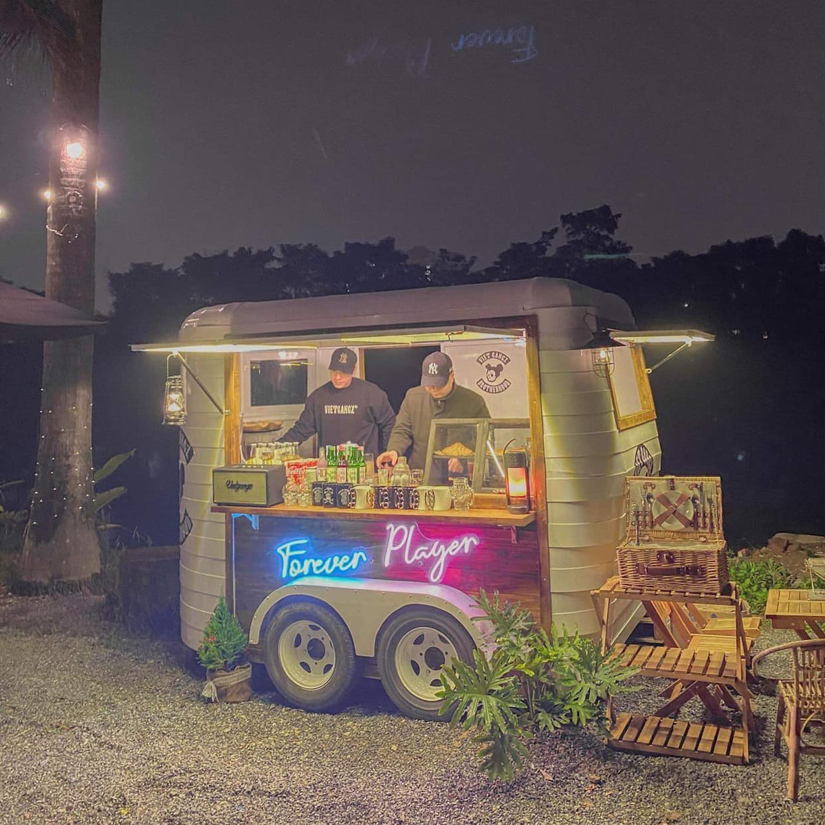 Khu cắm trại này gây sốt bởi không gian cực kì thoáng đãng, ngoài ra địa điểm này cũng có thêm hồ câu cá, không gian đi bộ với những hàng cây nên thơ. Ảnh: Diệu Huyền