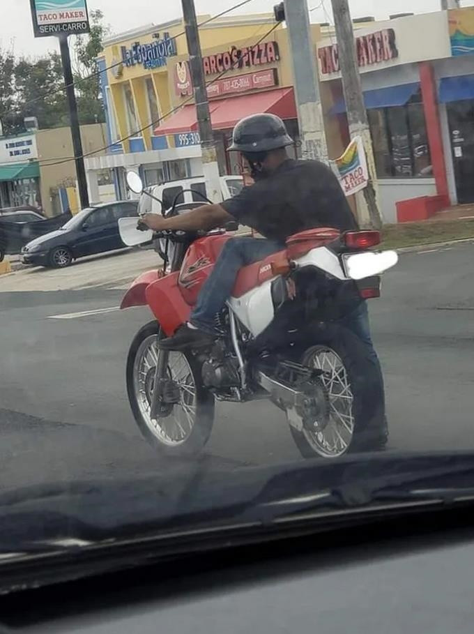 Mặc dù sở hữu đôi chân khiêm tốn nhưng nhiều cô nàng, hay chàng trai chân ngắn lại chọn cho mình những chiếc xe mà ngay cả nam giới cao trên 1m75 cũng chưa tự tin điều khiển.