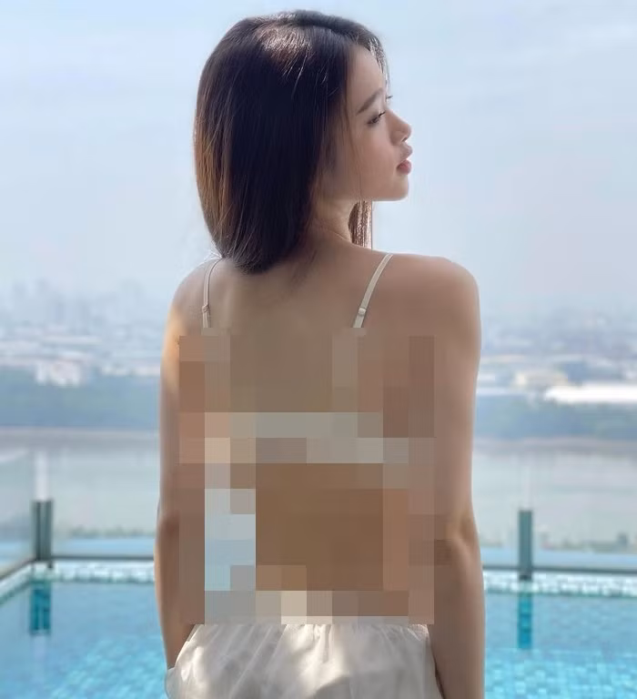 Linh Ka từ một hot girl chuyển hướng xây dựng thành một fashionista, một mẫu ảnh thời trang. Cô được nhiều thương hiệu thời trang trong nước mời hợp tác chụp hình. Ảnh: FBNV