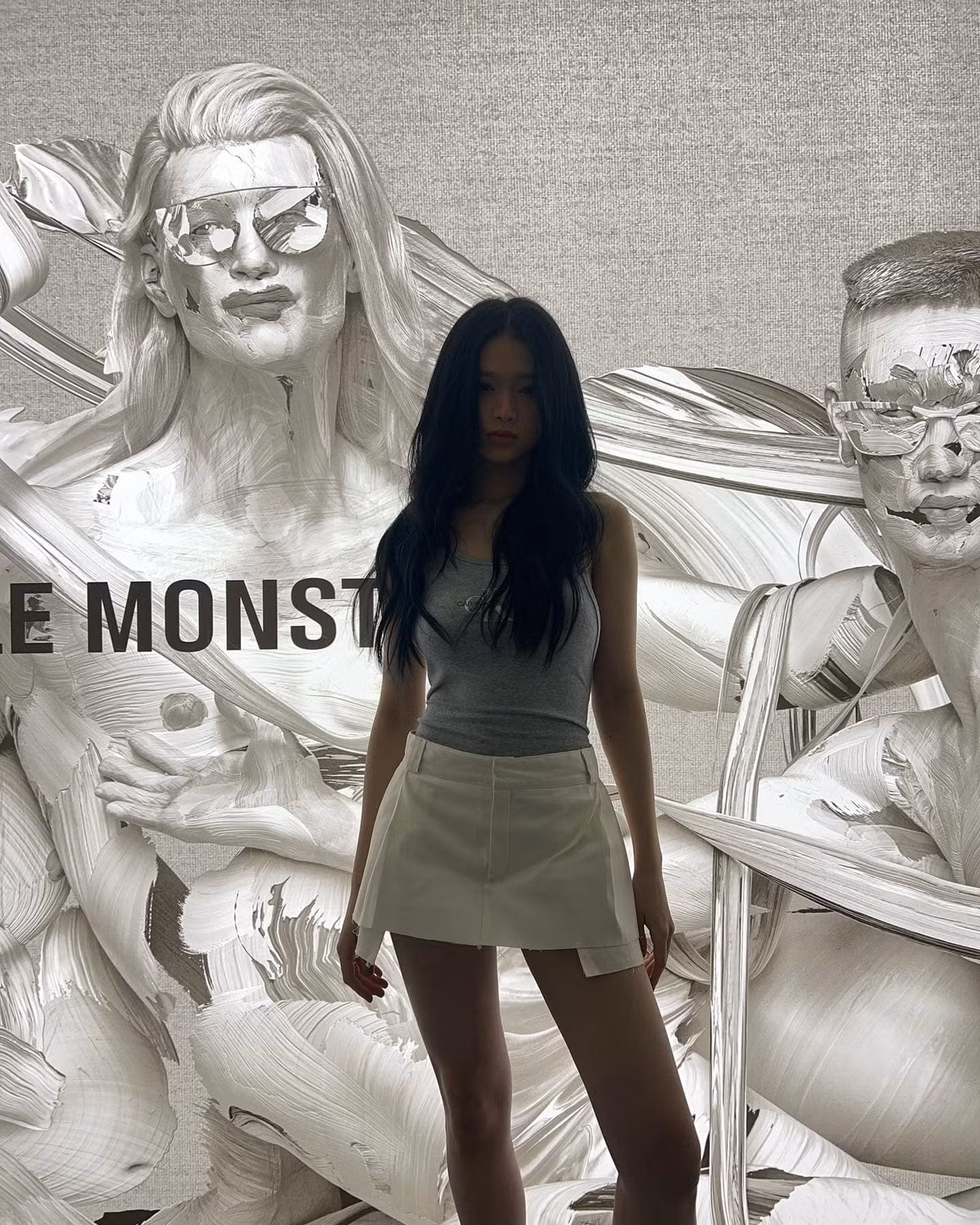 Có thể thấy, gần đây, gu thời trang của Linh Ka được nhận xét ngày càng trưởng thành, gợi cảm hơn nhưng không quá hở bạo phản cảm.