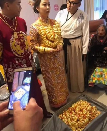 Ngay sau khi được chia sẻ, dù chỉ vài tấm ảnh thôi nhưng đám cưới của cặp đôi Bắc Ninh lập tức "gây sốt" cộng đồng mạng.