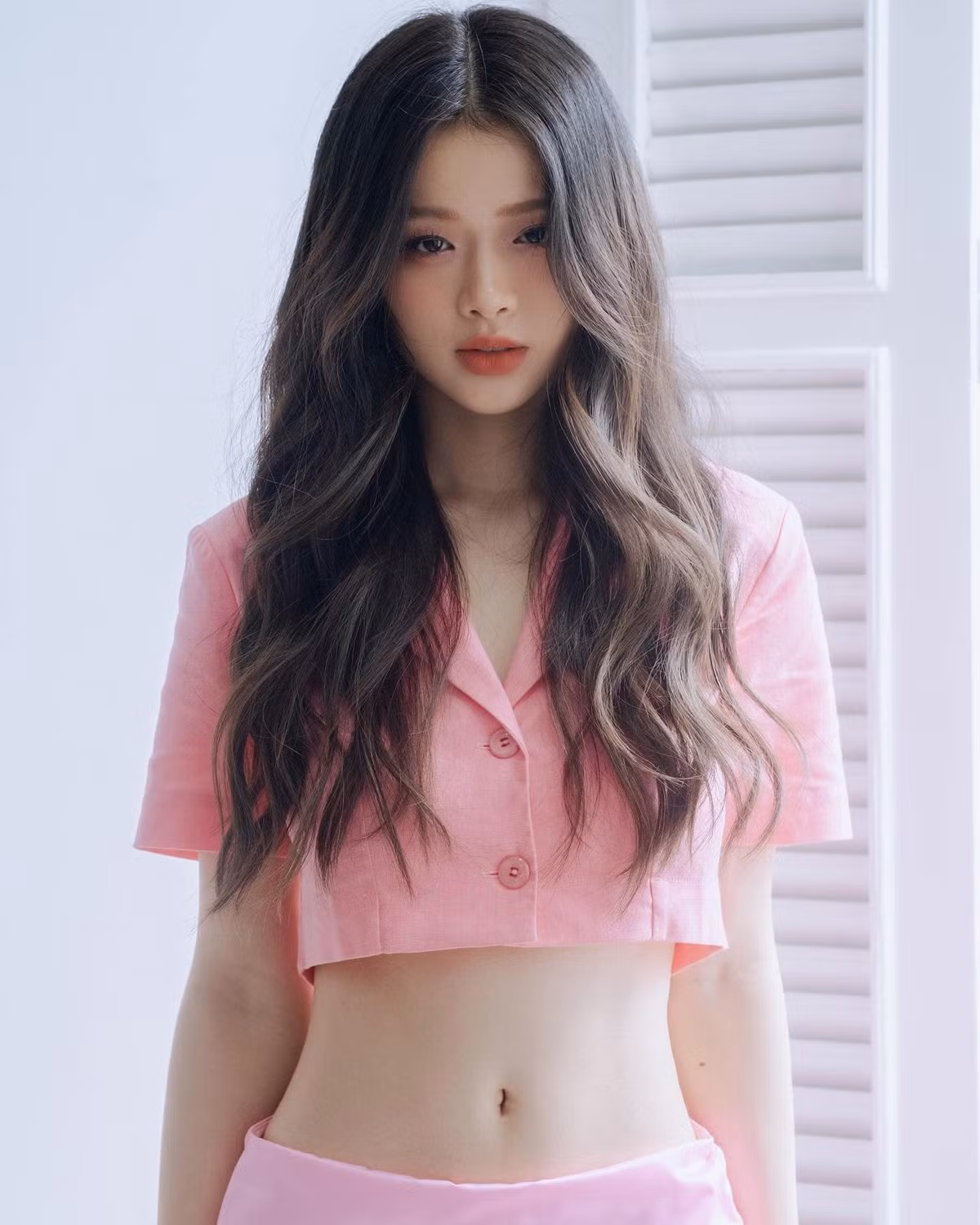 Hot girl Linh Ka va nhung lan vung tien mua do hieu