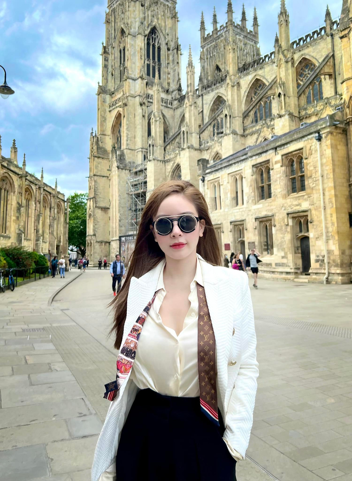 Người đẹp sở hữu nhiều chiếc túi Hermès có giá lên đến hơn nửa tỷ đồng.