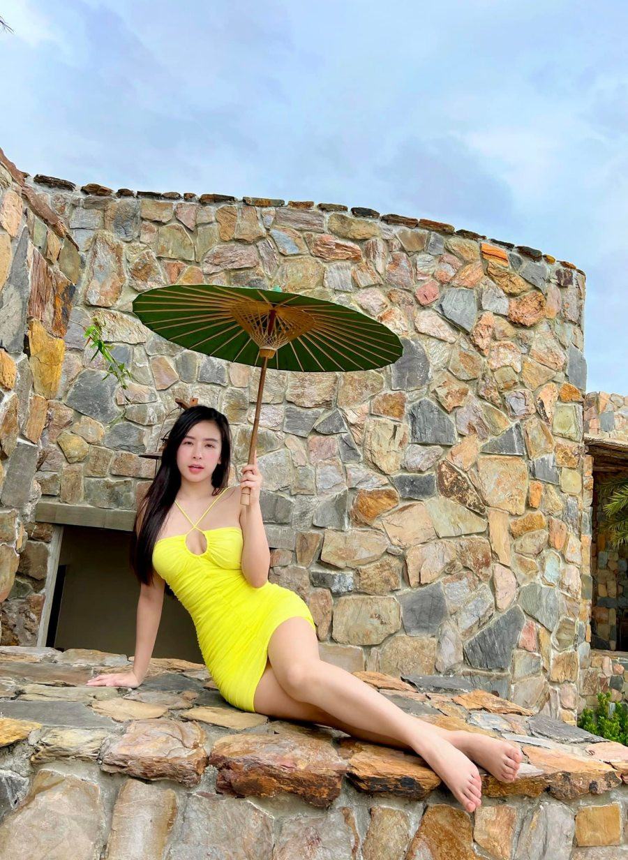 Nguyễn Lan Phương (Phương Bora) là hot girl được biết đến với biệt danh "Cô gái Việt được thanh niên Trung Quốc xin cưới" nhờ một trang tin nổi tiếng dành cho giới trẻ của Trung Quốc đăng tải.