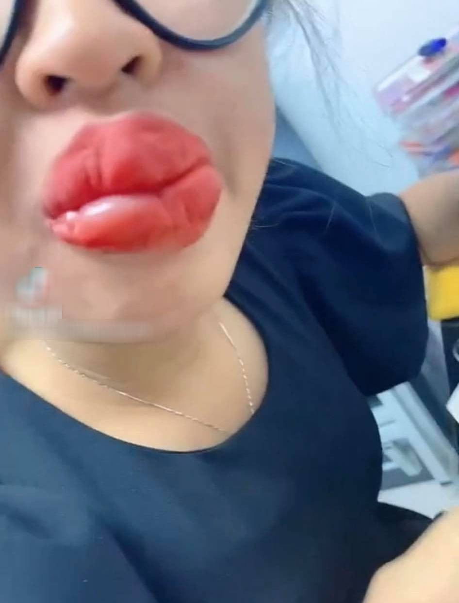  Xăm môi hiện nay là phương pháp được nhiều chị em lựa chọn để làm đẹp cho bản thân, vừa có được đôi môi tự nhiên, lên màu đẹp mà không cần phụ thuộc vào son.