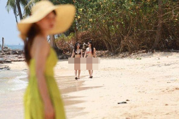 Những hình ảnh của cô gái này được lấy nét không đúng chỗ, thay vì lấy nét vào nữ chính là cô thì người chụp ảnh không có tâm lại lấy nét vào hai cô gái diện bikini gợi cảm đằng sau. Ảnh: Rooty Trip Phú Quốc