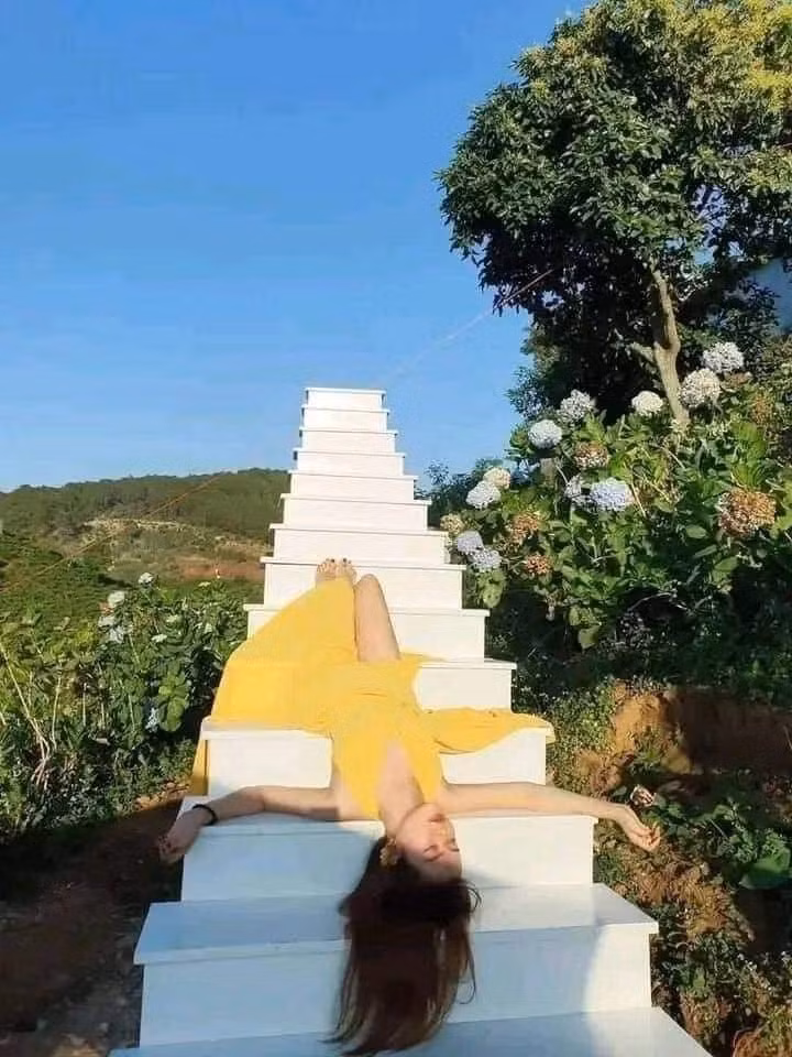 Bộ ảnh du lịch có 1-0-2 của cô nàng ngay sau khi chia sẻ đã nhanh chóng thu về hàng chục nghìn like và bình luận.