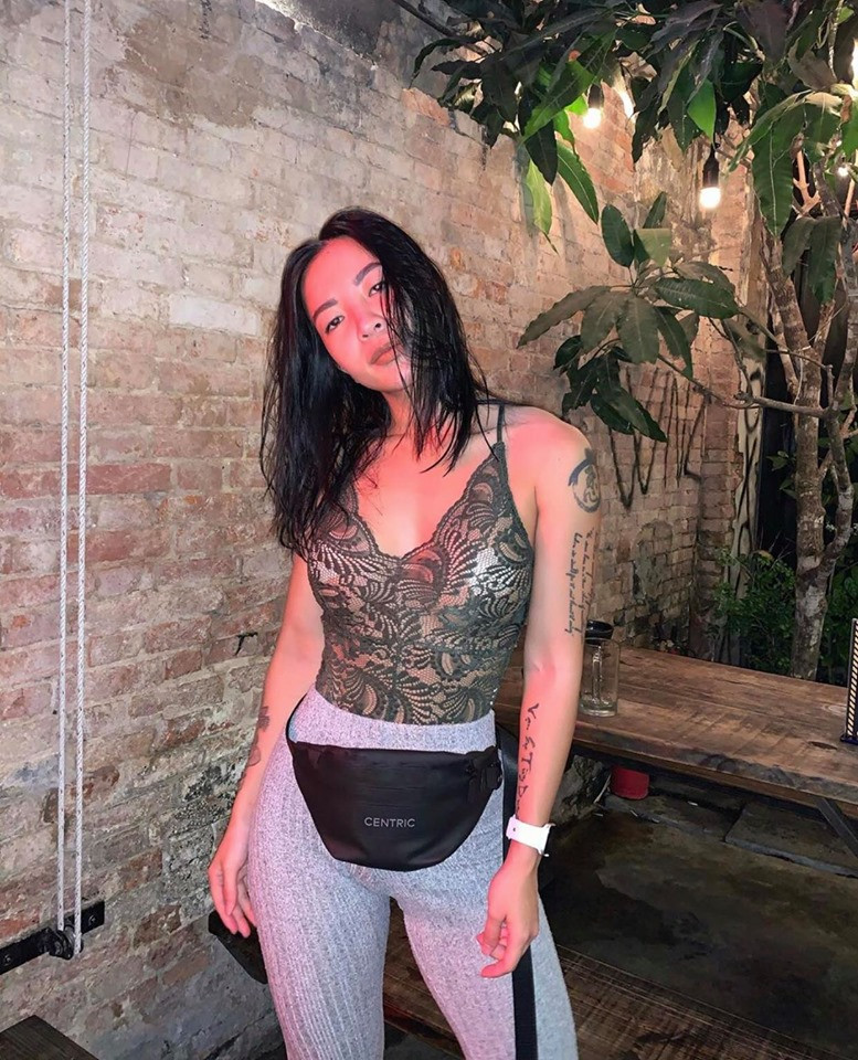 Phong cách thời trang gợi cảm của cô từng đề tài gây tranh cãi vì chưa thực sự phù hợp với văn hoá Việt Nam.