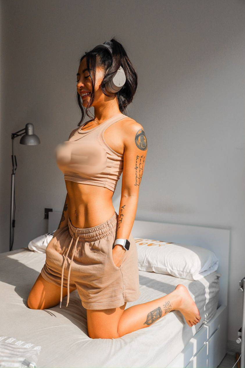 Không chỉ chia sẻ thú vị về bí quyết tập luyện, làm đẹp, Hana Giang Anh còn thường xuyên được nhắc tên bởi gu thời trang phóng khoáng.