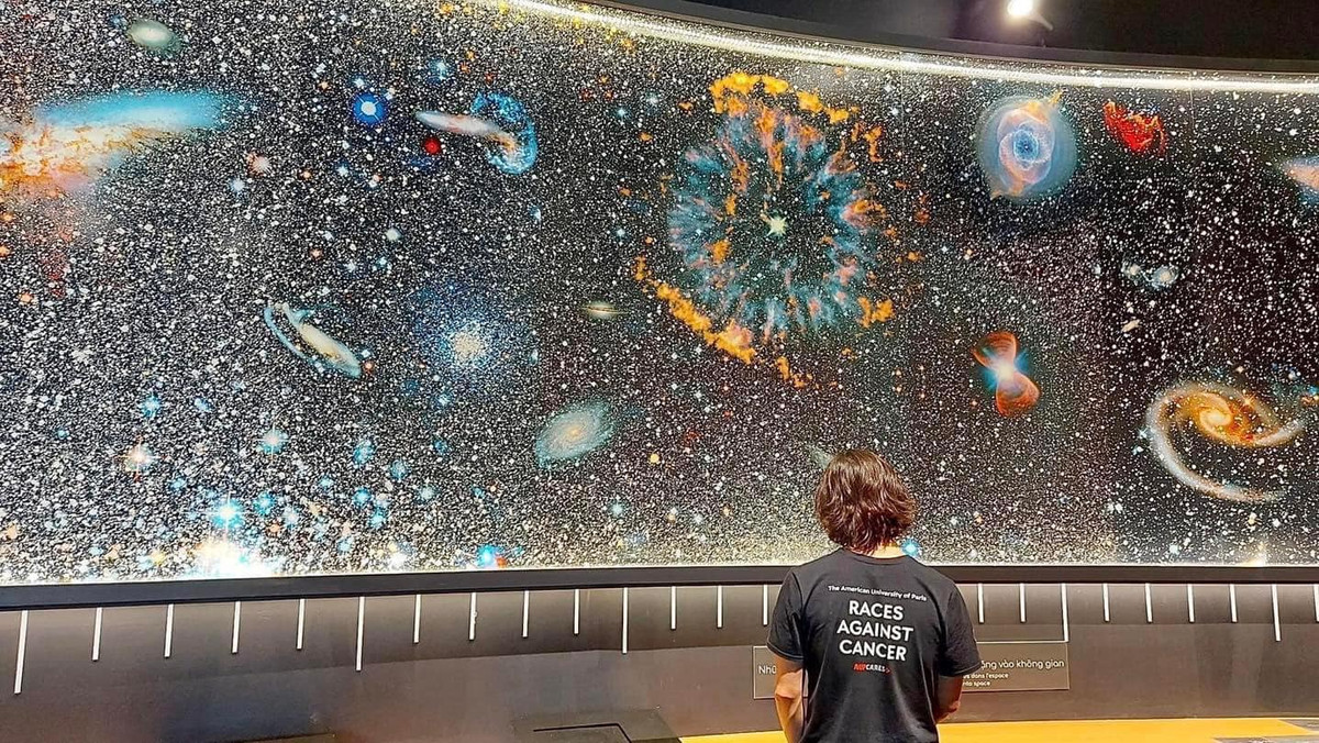 Ngoài ra nhiều bạn trẻ khi đến Trung tâm khám phá khoa học cũng cho ra lò nhiều hình ảnh "sống ảo" đẹp mê ly như bay giữa ngân hà. Ảnh: Thanh Son Tran, Thai Duong Nguyen