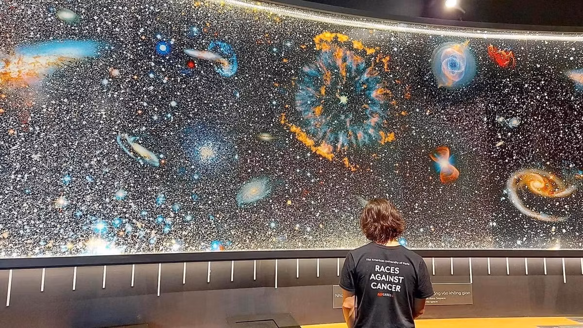 Ngoài ra nhiều bạn trẻ khi đến Trung tâm khám phá khoa học cũng cho ra lò nhiều hình ảnh "sống ảo" đẹp mê ly như bay giữa ngân hà. Ảnh: Thanh Son Tran, Thai Duong Nguyen