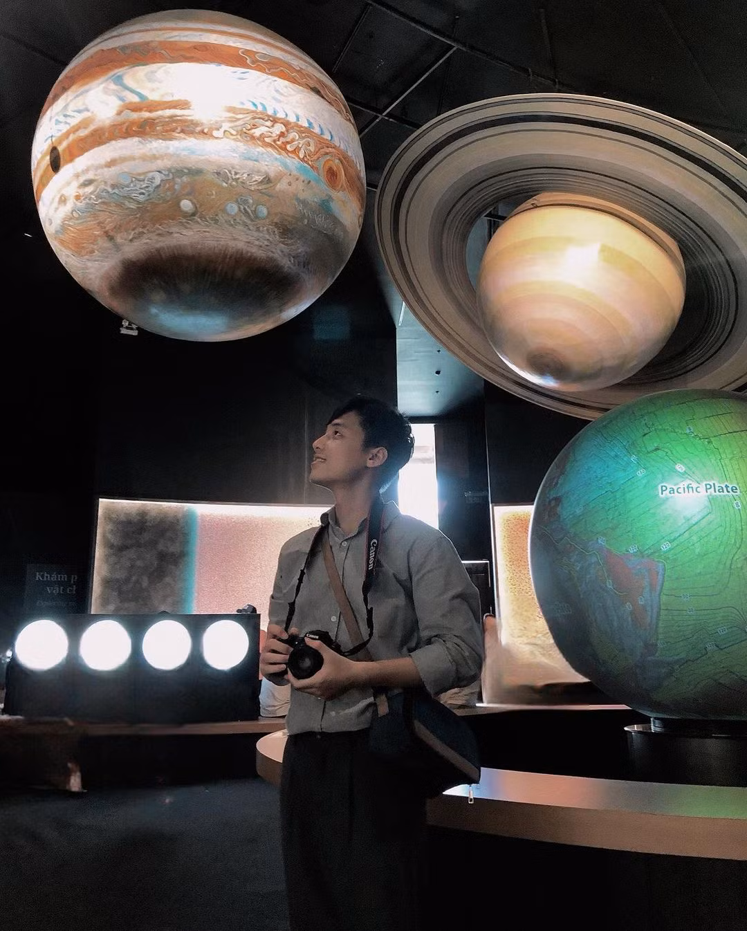Mỗi khu vực lại trưng bày các mô hình, hình ảnh khoa học khác nhau vô cùng thú vị, đẹp mắt. Ảnh: @tpthuy_