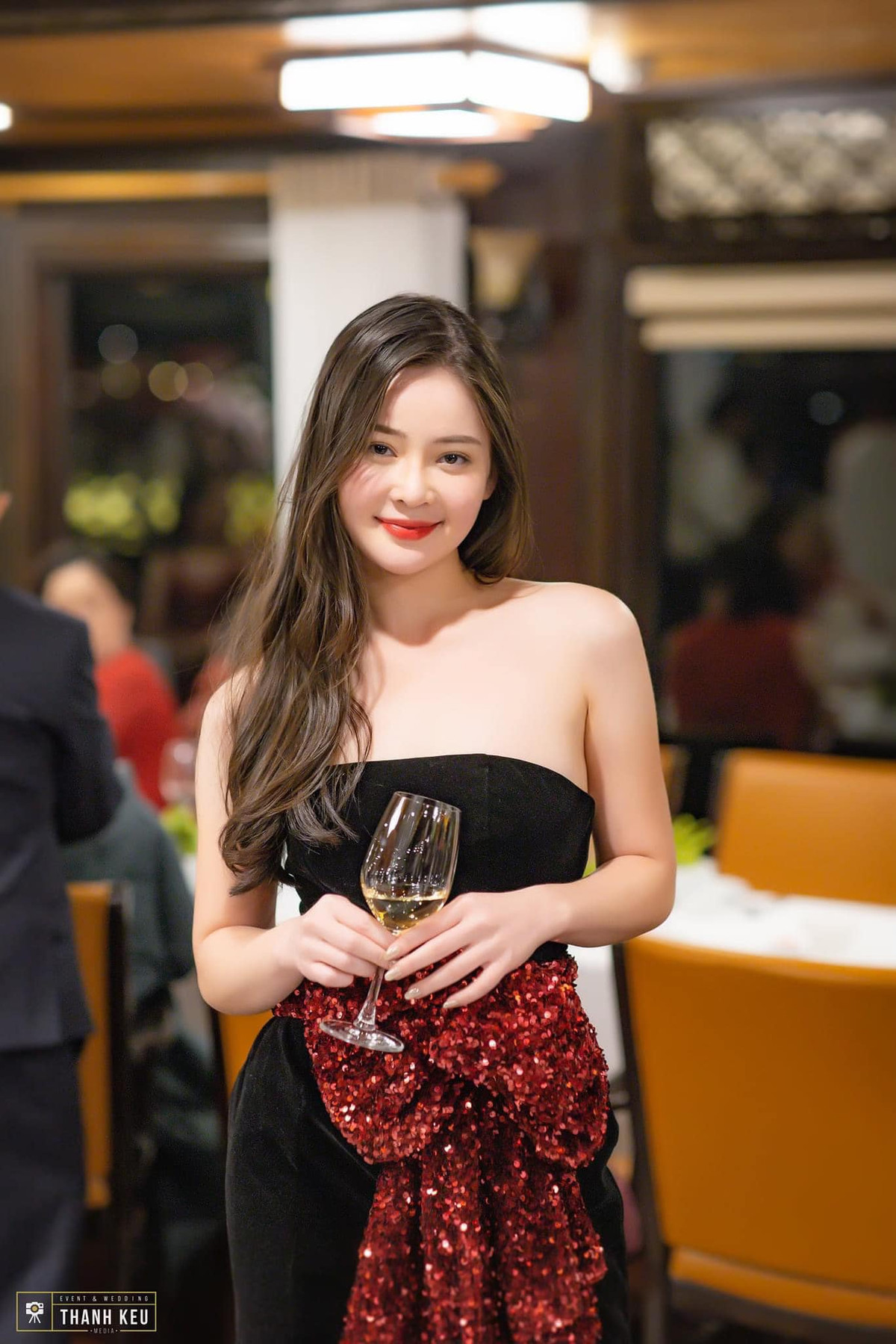 Nàng tiểu thư RMIT sở hữu gương mặt thanh tú và thân hình cân đối. Nhan sắc ngọt ngào của cô khiến bao người si mê.