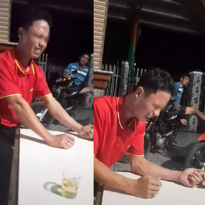 Chàng trai khóc nức nở vì cưới 10 ngày mà vợ vẫn không cho động phòng. Nhiều người vừa nắm tay vừa lau nước mắt để an ủi chàng trai. Tuy nhiên, lý do được anh đưa ra khiến ai nấy đều phì cười. Tuy nhiên, không biết nguyên nhân vì sao mà người vợ không chịu “động phòng hoa trúc” với chồng. Ảnh: Cắt ra từ clip