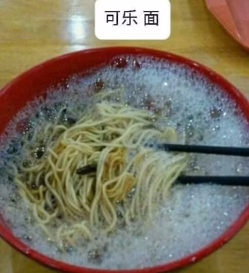 Một bát mì sủi bọt thế này chắc chắn rằng cho cũng không ai thèm động đũa.