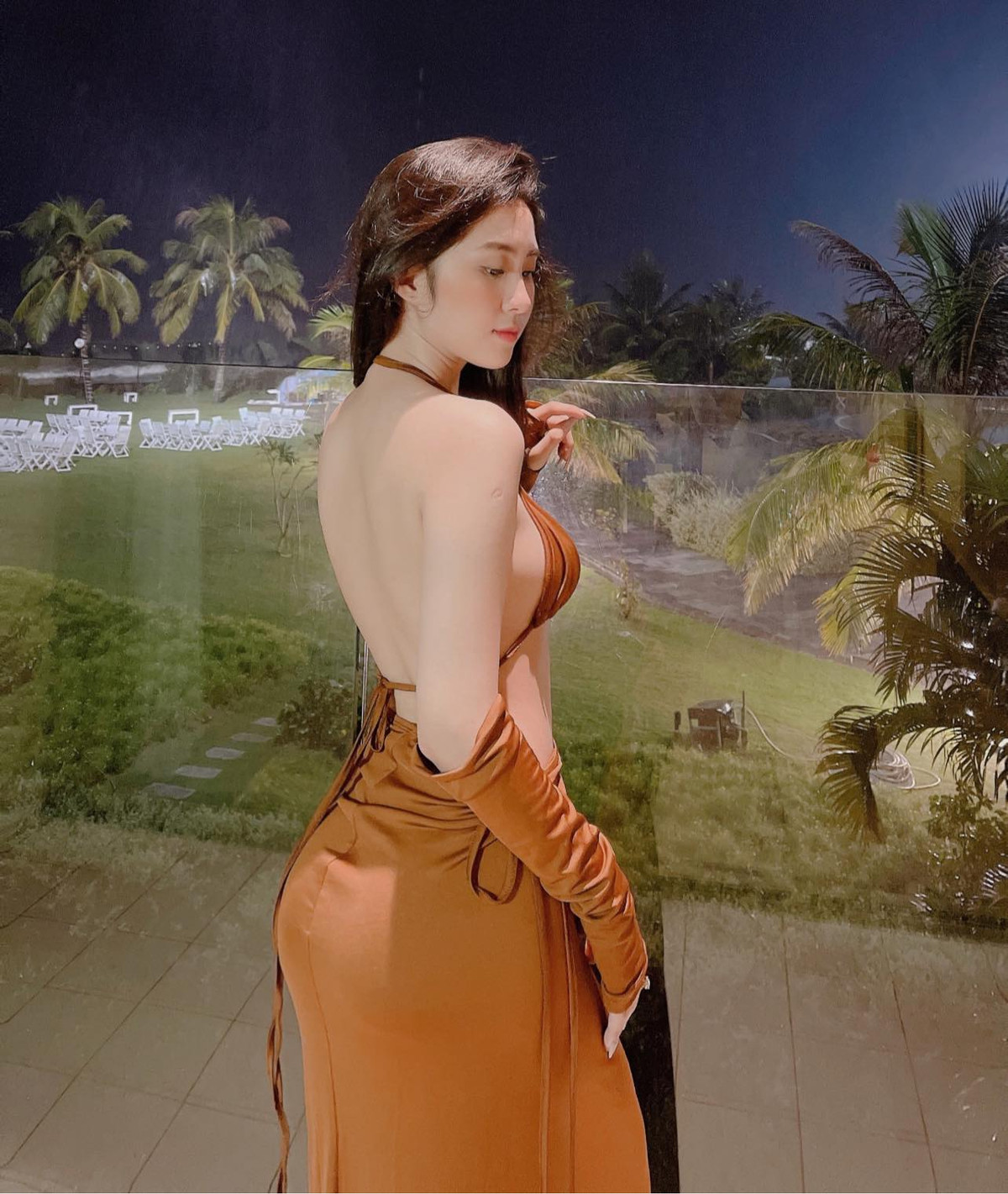 Sở hữu vóc dáng đẹp, đặc biệt là làn da trắng nõn nà nên Nhật Vy được nhiều người gọi là búp bê.