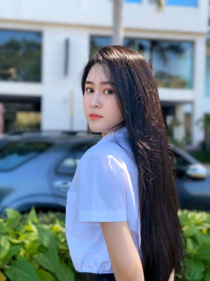 Uyên được nhiều người biết đến với hình ảnh một cô gái xinh xắn, luôn tràn đầy năng lượng tích cực và biết cách làm cho cuộc sống của mình tốt lên.