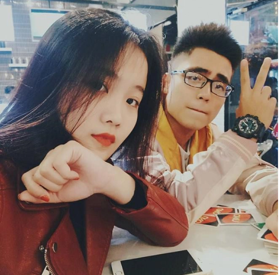 Hoàng Anh từng được biết đến là bạn gái của Đoàn Văn Hậu, cô nàng và Hoàng Việt cùng quê Thái Bình nên từ lâu đã khá thân thiết.