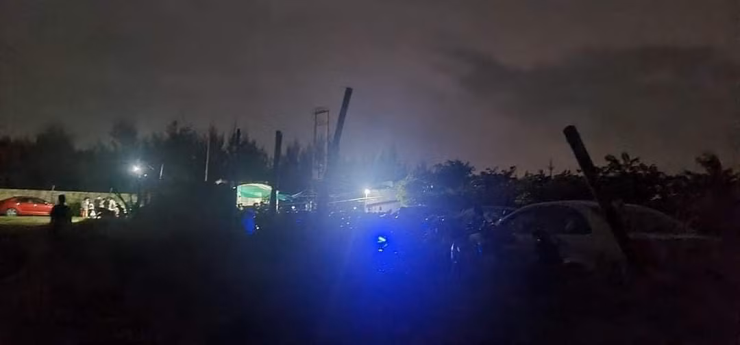 Trong khoảng nửa tháng qua, bãi biển Quang Lang và Thụy Xuân (huyện Thái Thụy, tỉnh Thái Bình) gây sốt trên mạng xã hội, thu hút nhiều du khách, giới nhiếp ảnh bởi cảnh đẹp kỳ ảo, lôi cuốn trong sớm bình minh. Ảnh: Cộng đồng Diêm Điền