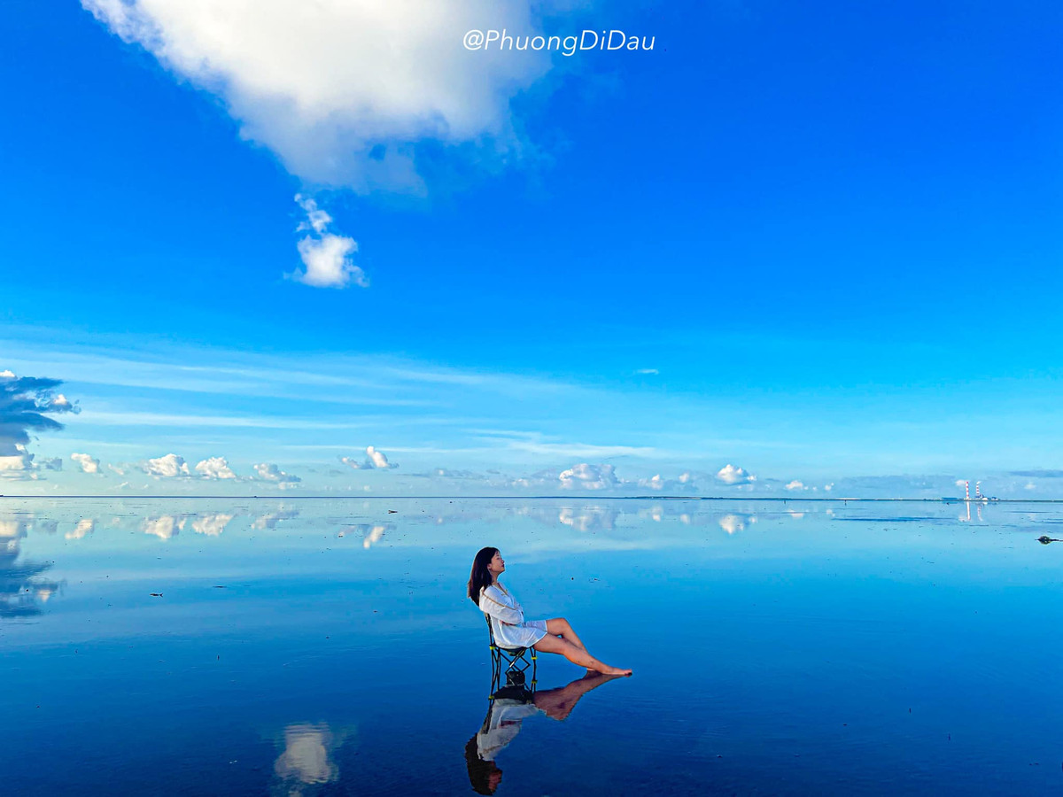 Nhờ có hàng loạt các clip review trên mạng xã hội mà biển “vô cực” ngày càng nổi tiếng và được nhiều người tìm đến hơn. Ảnh: Phuong Le