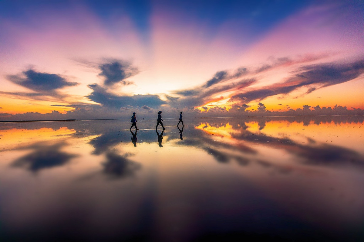 Thời gian gần đây biển "vô cực" Thái Bình là cái tên nổi rần rần trên mạng xã hội, nhiều du khách đã chọn nơi này để ghé thăm trong dịp nghỉ lễ. Ảnh: Doan Ngoc Anh