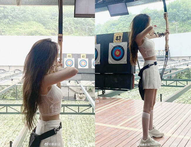 Cũng giống như golf, trang phục trên sân bắn của phái nữ rất đa dạng và phong phú.