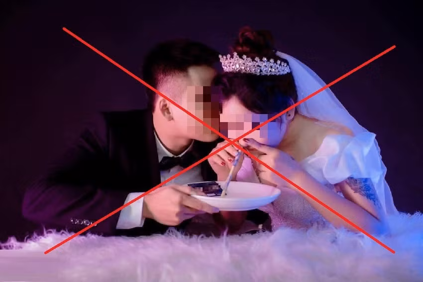 Bộ ảnh cưới phản cảm này lan truyền khiến cộng đồng mạng dậy sóng, tỏ ra phẫn nộ.