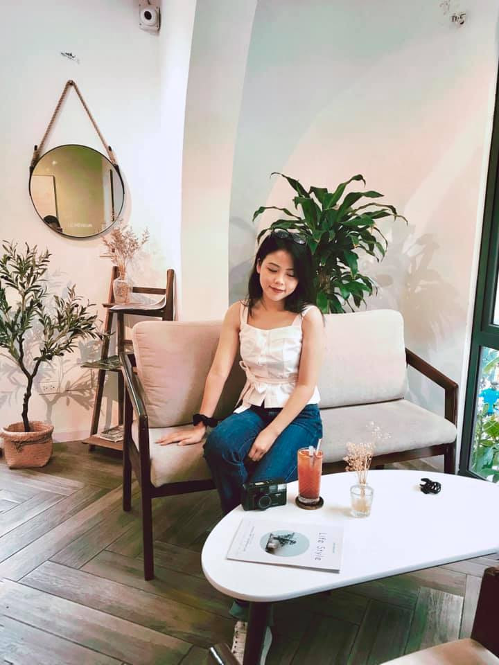 Quán nhẹ nhàng, yên tĩnh ko qá đông, không gian thì phù hợp cho các bạn yêu thích sự vắng vẻ thoải mái nên mng có thể đến học và làm việc. Địa chỉ: 114 Ngọc Hà, Ba Đình. Ảnh: Huyen Dg