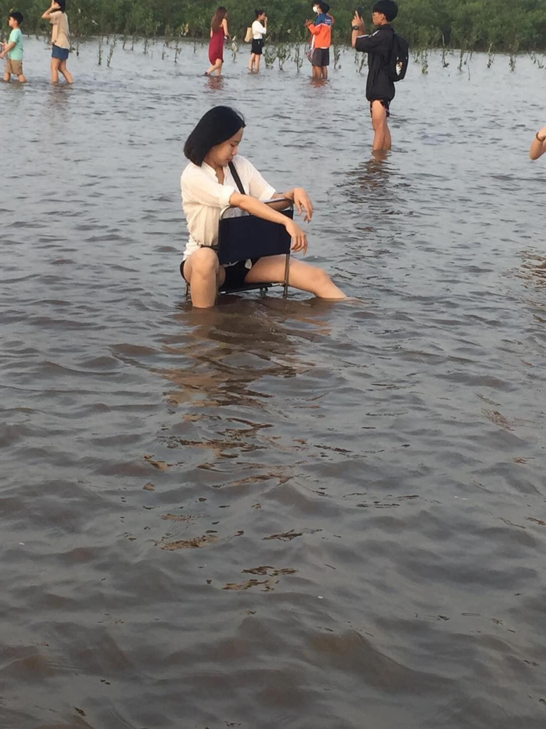 Tuy nhiên không phải ai cũng may mắn để có thể có được những bức ảnh check in tuyệt đẹp đúng y như ảnh mạng, bởi lẽ còn phải tuỳ thuộc vào thời tiết, thuỷ triều,...