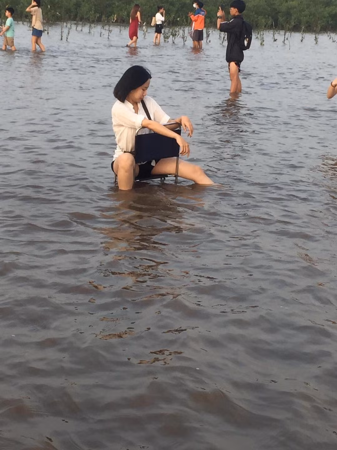 Tuy nhiên không phải ai cũng may mắn để có thể có được những bức ảnh check in tuyệt đẹp đúng y như ảnh mạng, bởi lẽ còn phải tuỳ thuộc vào thời tiết, thuỷ triều,...