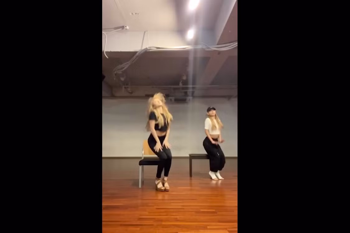 Ngoài ra, cư dân mạng cũng nhận ra vóc dáng cân đối của người đẹp 10x. Từng có thời gian Nancy bị chỉ trích vì mũm mĩm. Người dùng mạng xã hội Việt Nam còn so sánh cô với "đuông dừa".