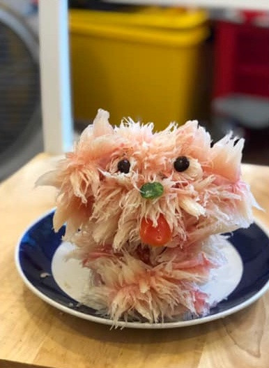 Chú chó bưởi phiên bản giống gà rù, tạo hình này có lẽ là phiên bản giới hạn độc nhất vô nhị.