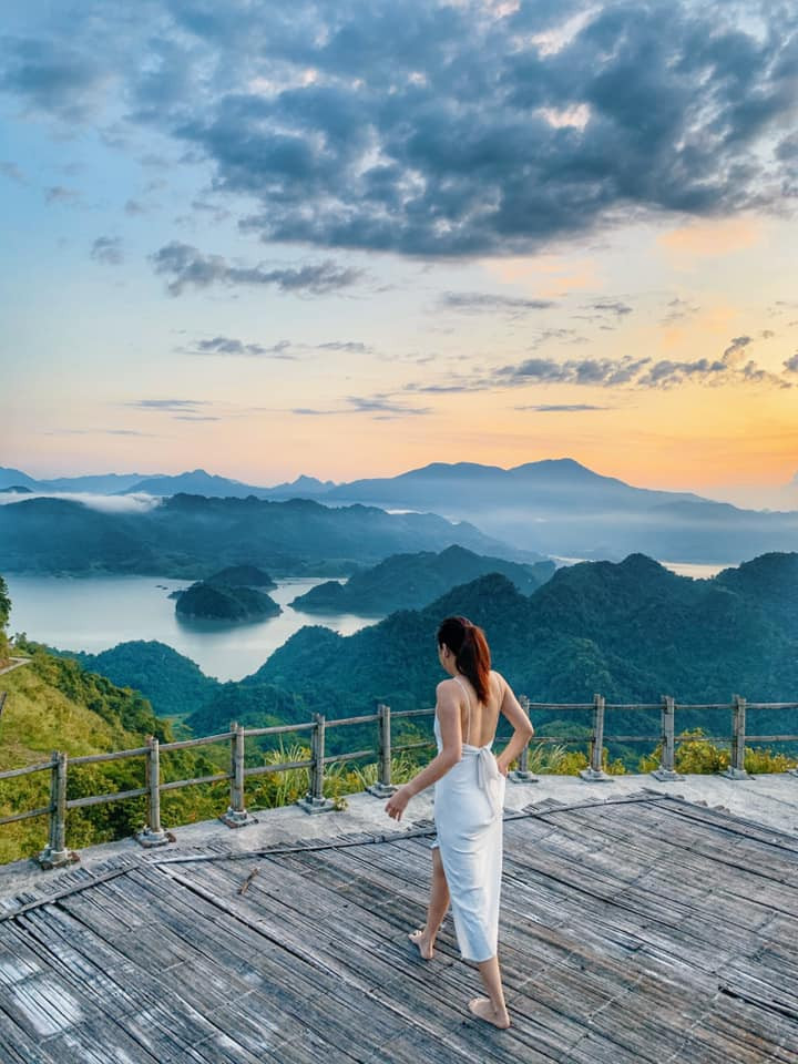 Ba Khan thuộc huyện Mai Châu, Hòa Bình. Nơi đây nép mình yên bình dưới chân đèo Thung Khe. Ảnh: Nguyễn Hồng Thu Trang