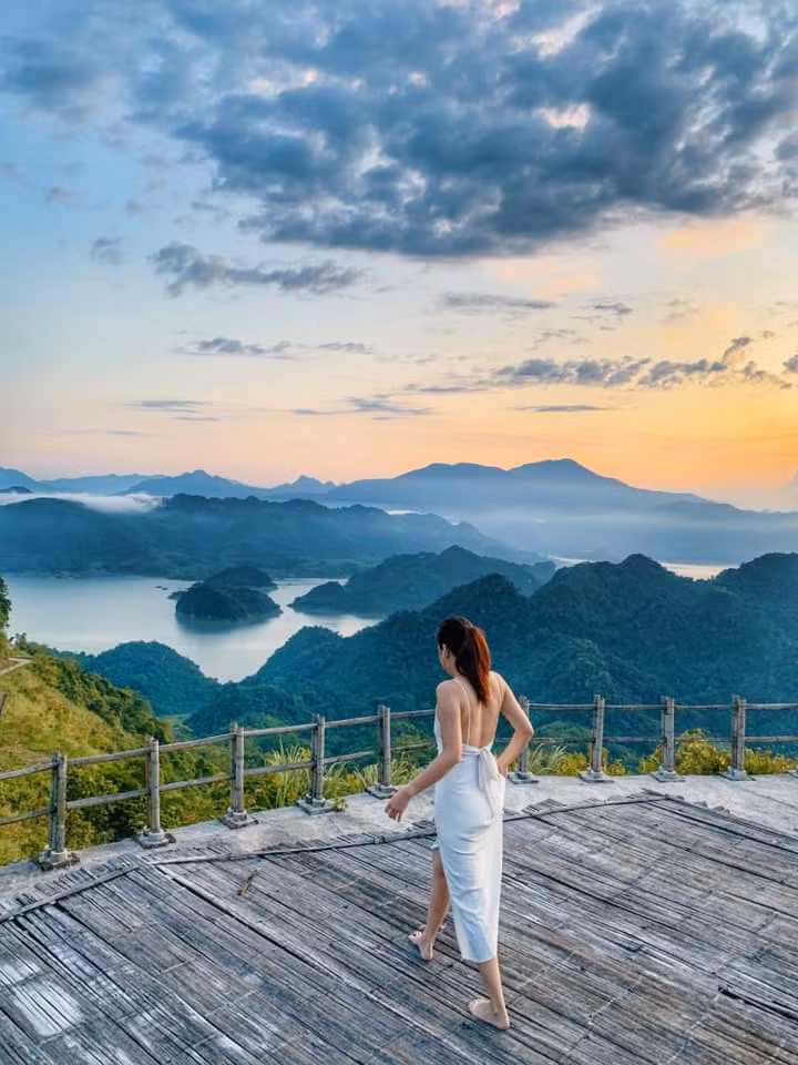 Ba Khan thuộc huyện Mai Châu, Hòa Bình. Nơi đây nép mình yên bình dưới chân đèo Thung Khe. Ảnh: Nguyễn Hồng Thu Trang