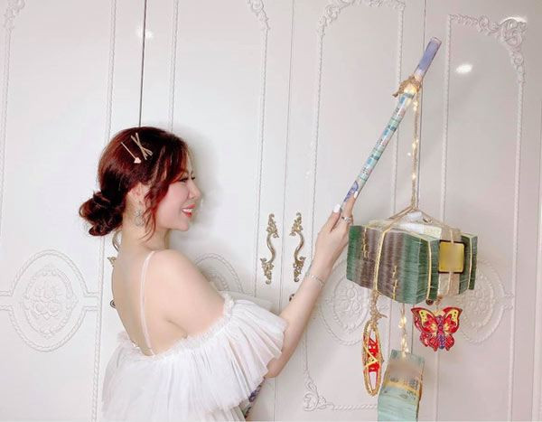 Đây là chiếc đèn Trung thu xấp tiền độc nhất vô nhị mà ai cũng mong muốn nhận được nó.