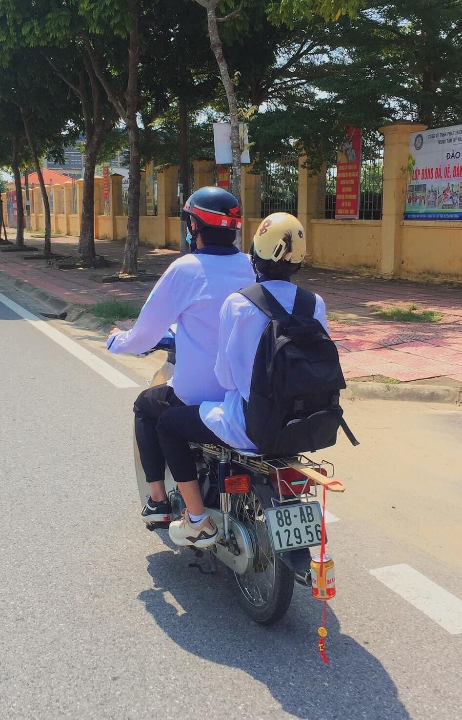 Lồng đèn bằng vỏ lon bia cũng là ý tưởng hay ho dành cho team "nghèo".