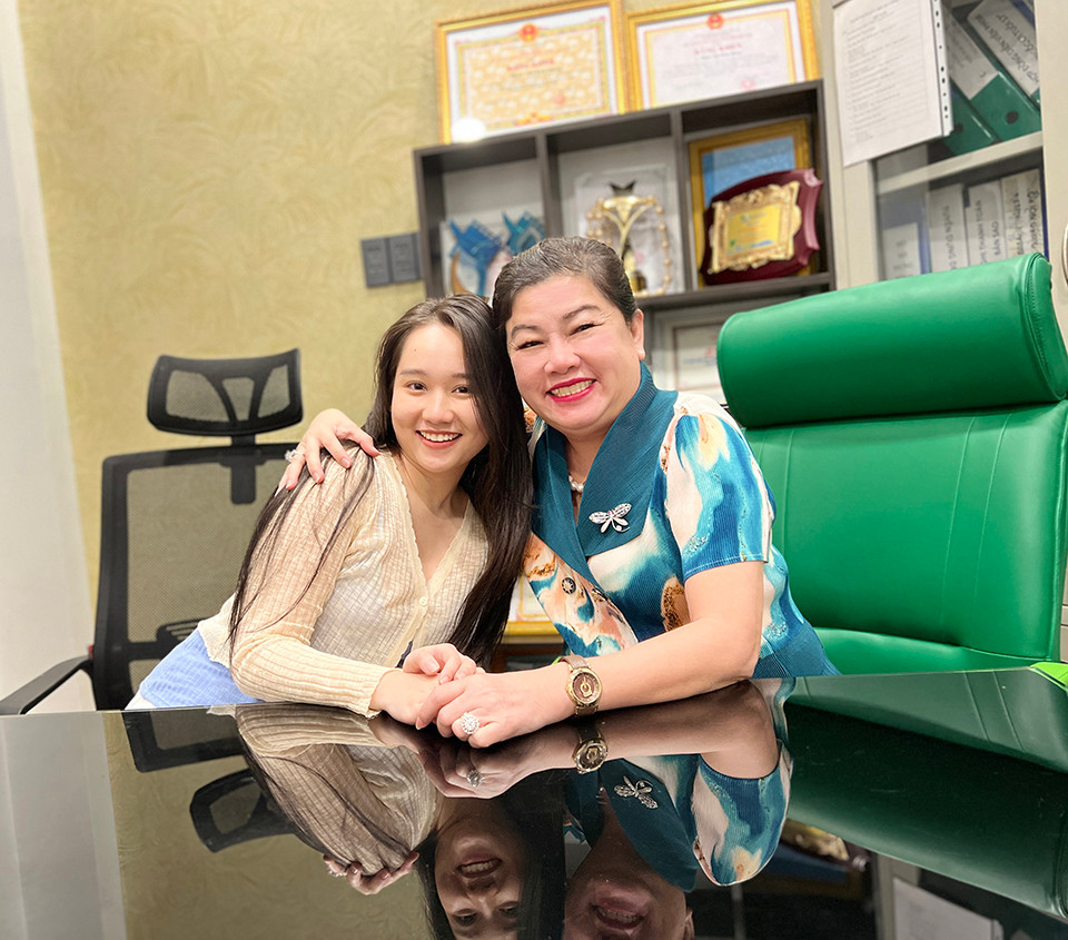 Cũng theo một số thông tin được chia sẻ, diễn viên Trúc Anh gặp khó khăn trong công việc do mắc vấn đề về sức khỏe. Nữ diễn viên hiện tăng 8 kg so với mức cân nặng trước đây do thời điểm dịch ở nhà cô ăn uống nhiều và tạng người dễ tăng cân.