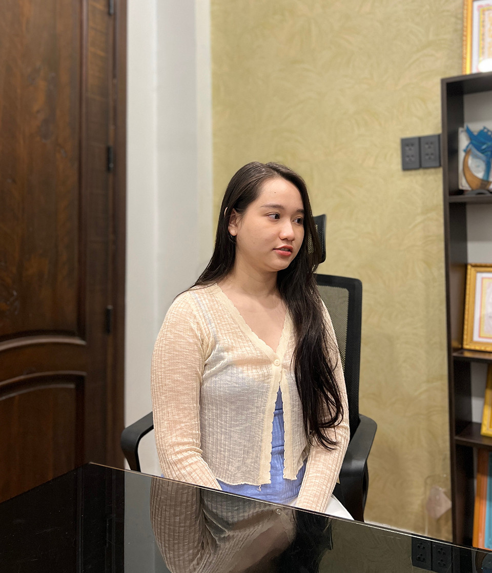 Theo đó trong những hình ảnh được chia sẻ, nữ diễn viên tăng cân một cách rõ rệt, ngoại hình phát tướng hơn so với thời điểm tham gia phim điện ảnh Mắt Biếc hay Thiên Thần Hộ Mệnh.