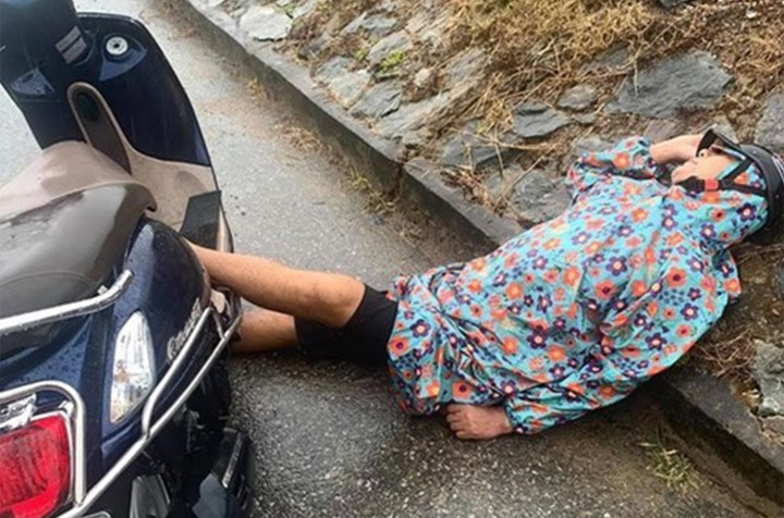 Một khi đã say xỉn, con người không thể kiểm soát được hành động của bản thân và đây là những bức hình hình ghi lại những tư thế ngủ "bá đạo" khiến ai cũng phải phì cười.