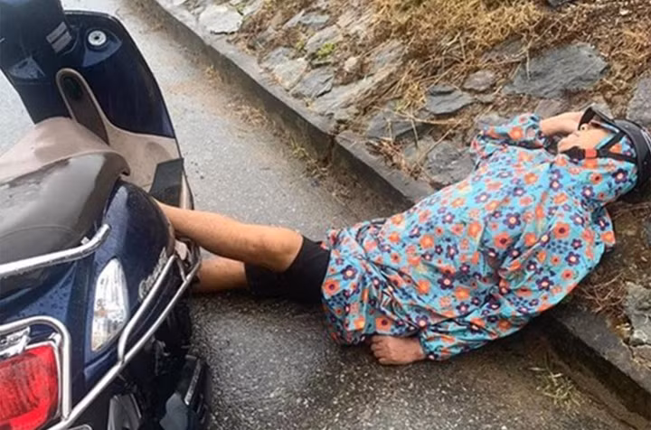 Một khi đã say xỉn, con người không thể kiểm soát được hành động của bản thân và đây là những bức hình hình ghi lại những tư thế ngủ "bá đạo" khiến ai cũng phải phì cười.