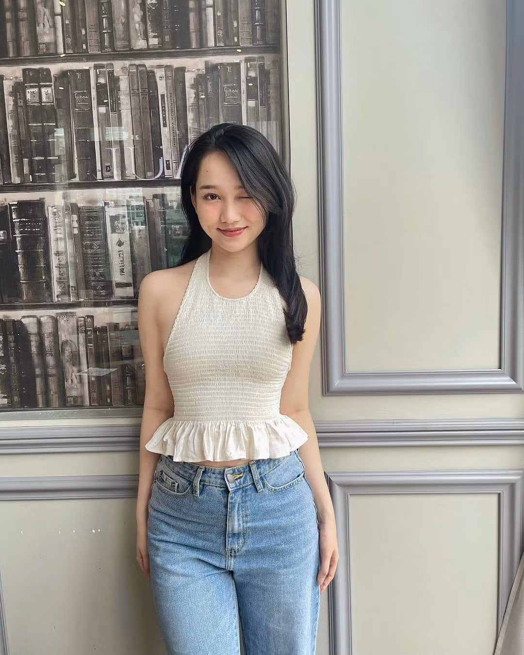 Ngoài phim ảnh, cô theo học Quản trị truyền thông tại Đại học Greenwich, TP HCM. Ảnh: Tổng hợp