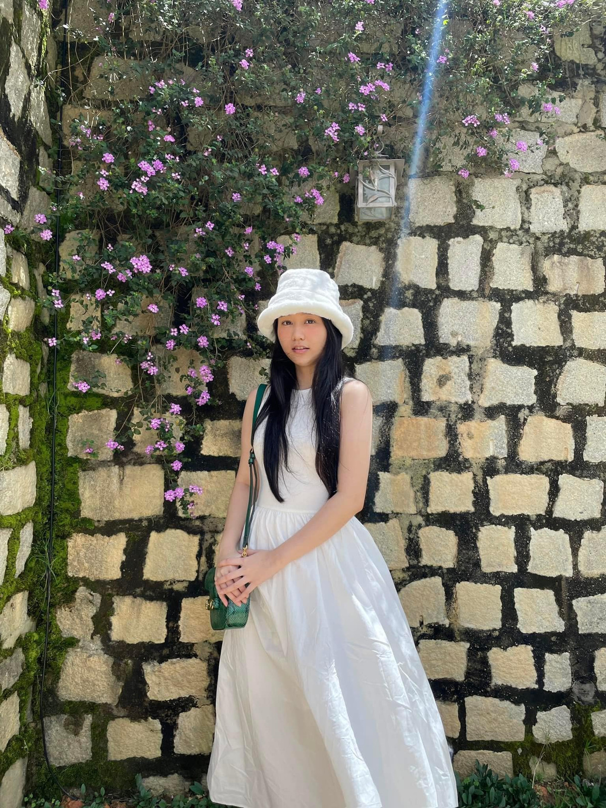 Trúc Anh sinh năm 1998, từng đóng một số sitcom, web drama. Năm 2019, cô được biết đến nhiều qua vai Hà Lan trong phim Mắt biếc.