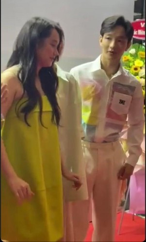 Nữ chính của Mắt biếc trông tăng cân rõ rệt với khuôn mặt tròn trĩnh, bắp tay to như lực sĩ.