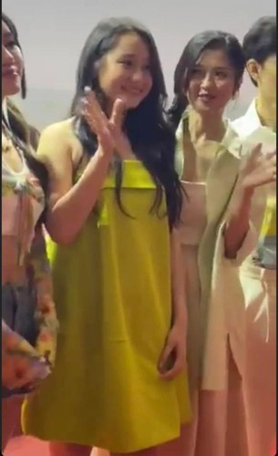 Trong những khoảnh khắc quay vội bằng cam thường, có thể thấy "nàng thơ" lộ dấu hiệu mũm mĩm với gương mặt bầu bĩnh đáng yêu.