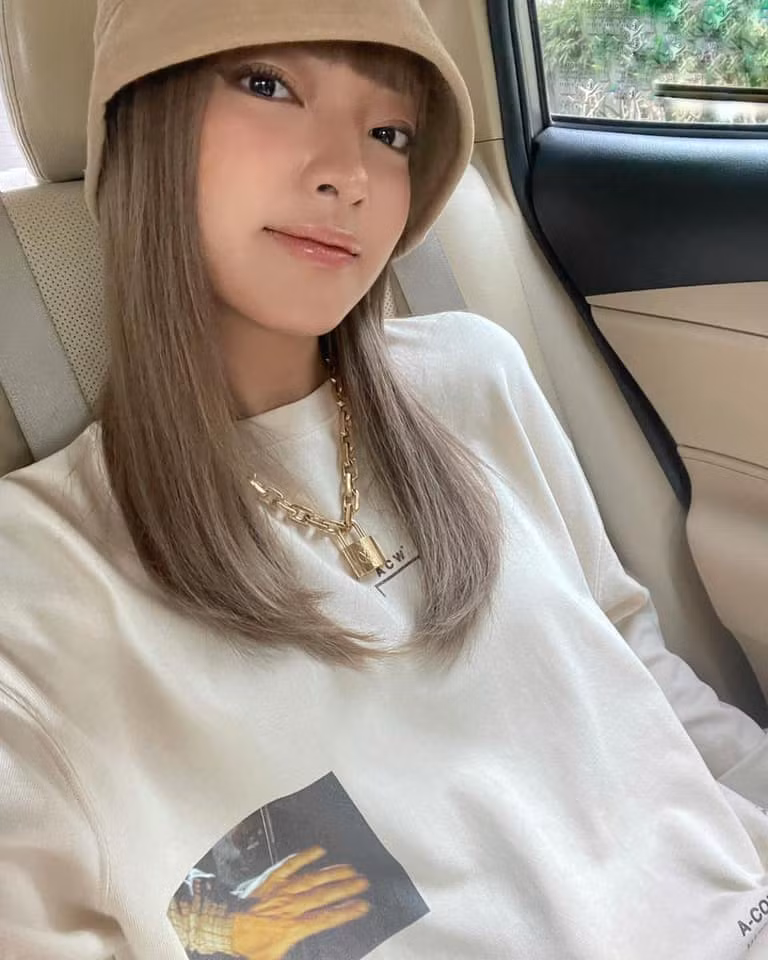 Không chỉ nổi tiếng với những trang phục khiến netizen phải ngước nhìn, Châu Bùi còn khiến hội chị em phải trầm trồ ngưỡng mộ khi nhan sắc ngày một thăng hạng.